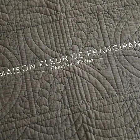 Maison Fleur De Frangipanier Saint-Genix-sur-Guiers