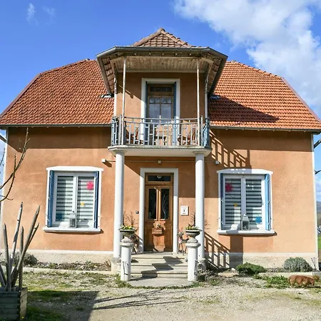 Maison Fleur De Frangipanier Bed & Breakfast