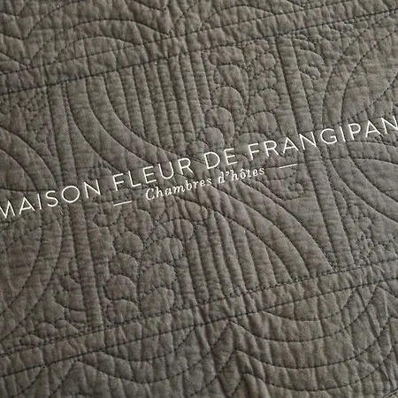 Alojamento de Acomodação e Pequeno-almoço Maison Fleur De Frangipanier