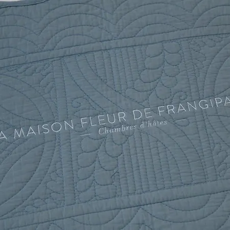 Maison Fleur De Frangipanier Saint-Genix-sur-Guiers
